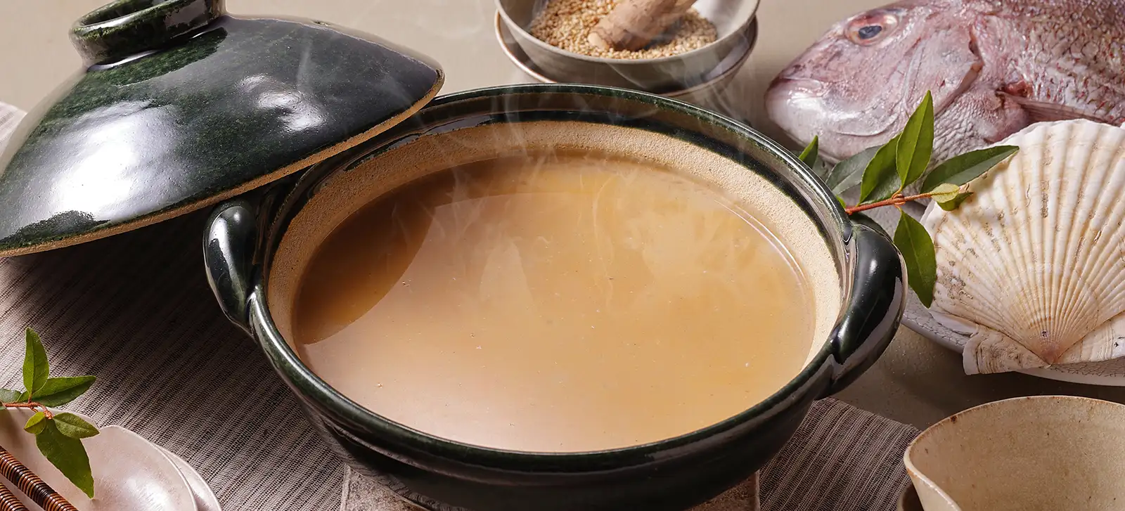 愛媛県産真鯛の旨みと胡麻の香ばしさ香る鯛胡麻だし