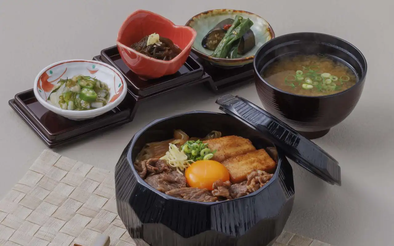 国産牛すき焼き丼御膳